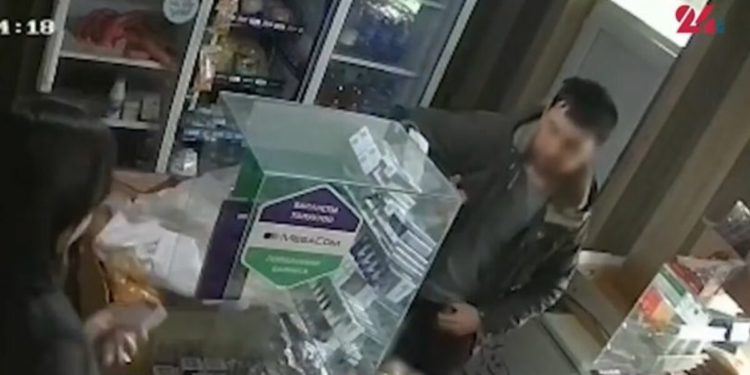 Чүйдө 15 жаштагы кызга жыныстык мүчөсүн көрсөткөн жаран. «Эч нерсе болбойт» деген милицияга чара көрүлөт