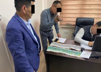 Айыл өкмөт кызматкери жасалма дипломун жашыруу максатында пара берүүгө шектелүүдө