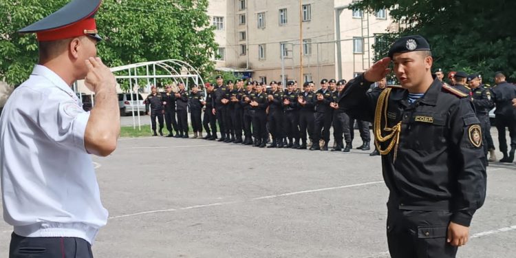 Жалал-Абадда кызмат учурунда каза болгон милиция кызматкерлери эскерилди