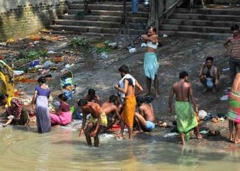 «Абанын температурасы 40 градустан жогору». Индияда мээ кайнаткан ысык болуп жатат