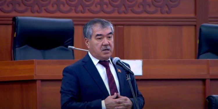 Министр: «Депутат Сулайманов жардамчысын кесиптик лицейге директор кылып дайындоону суранган»