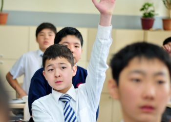 Келерки окуу жылы мектеп формасы милдеттүү түрдө кийилет