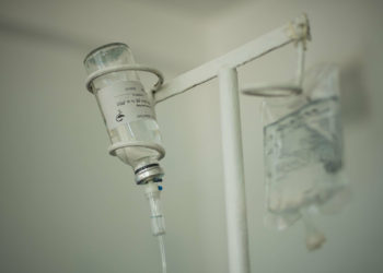 «Бирөөнүн абалы оор». Кыргыз-тажик чек арасындагы атышууда 2 Кыргыз чек арачы жаракат алганы маалым болду