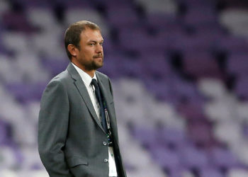 «Текебердигинин жыйынтыгын көрүп жатат». КТРКнын режиссёру Крестининди атайлап көрсөтпөгөнүн моюнуна алды