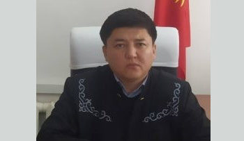 Ачылбек Арзиев Жумгал райондук сотунун судьясы кызмат ордунан убактылуу четтетилди