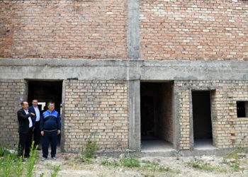 Садыр Жапаров президенттик мектептин курулушун 15-сентябрга чейин бүтүрүүнү тапшырды