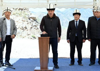 Садыр Жапаров пультту басып, Камбар-Ата ГЭС-1 курулушуна старт берилди