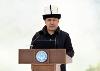 Садыр Жапаров: «Суу башында туруп электр энергияны импорттогон биз үчүн уят иш»