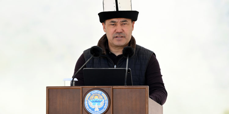 Садыр Жапаров: «Суу башында туруп электр энергияны импорттогон биз үчүн уят иш»