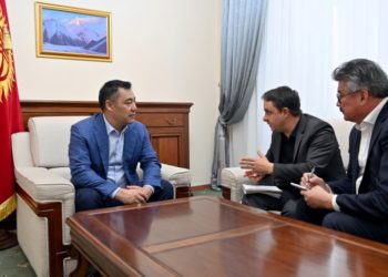 Садыр Жапаров: «Балам, токточу, карачы» деп атам биринчи жолу ак илбирсти көрсөткөн»