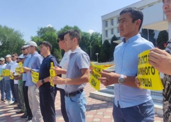 Оштун борборунда казиного каршы болгондор митинг өткөрүштү