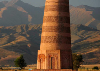 Бурана мунарасынан 25 жашар кыз кулап, каза болду