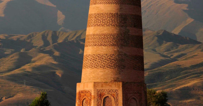 Бурана мунарасынан 25 жашар кыз кулап, каза болду