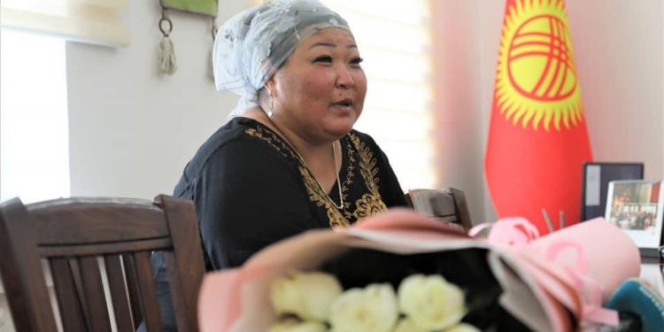 Министрлик бир түндө жылдыз болгон келиндин эл аралык аренага чыгуусуна көмөктөшөрүн билдирди