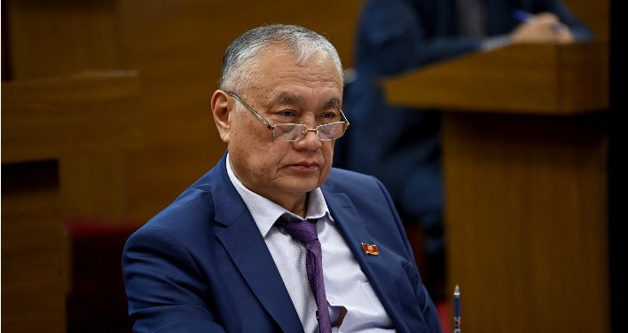 Депутат Айжигитов: «Тажик тарап кыргыздар жашаган 5-6 үйдү айыл болбосун деп күйгүзүп салууда»