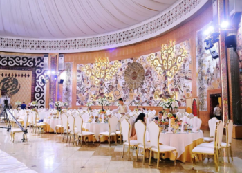 Каникулга чыгууну майлап! Жапаров депутаттарды кайсы ресторанга чакырды?