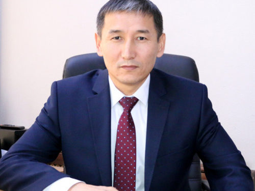 СИЗОдо асынган абалда табылган «Айыл банктын» мурдагы бөлүм башчысынын иниси: «Кабыргалары эки жактан тең сынып кетиптир»