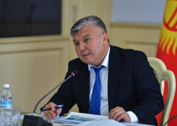 Кожошев Казакстанда жүк өткөрүү көйгөйүн дагы көтөрдү