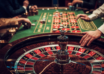 Казино боюнча мыйзам долбоору 2-3-окууда Жогорку Кеңеште кабыл алынды