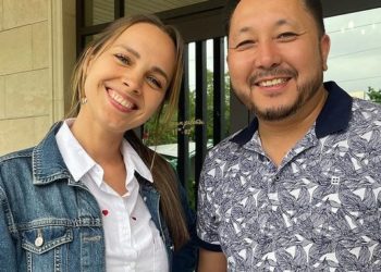 Съездбек Искеналиев орусиялык ырчы Женя Отрадная менен дуэт жаздырып, гастролго чыкты