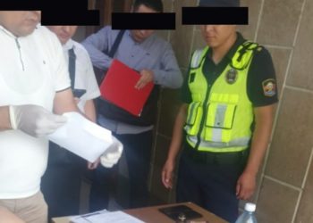 Милициянын кайгуул кызматкери пара талап кылууга шектелип кармалды