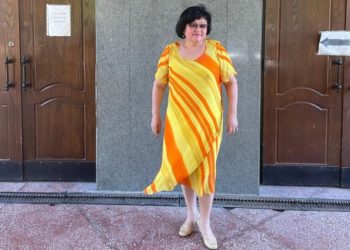 Экс-депутат Жылдызкан Жолдошова экс-президент Алмазбек Атамбаевдин абалын сурап, ооруканага барды