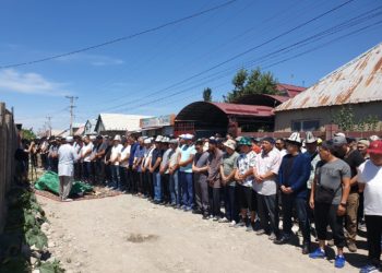 УКМКнын СИЗОсунда асынган абалда табылган Бакыт Асанбаевдин сөөгү жерге берилди