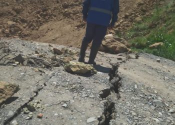 Оштогу унаа жолго жер көчкү түшүп, Портерди басып калган