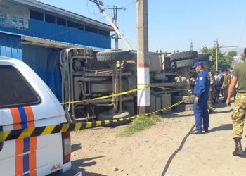 Ошто оор жүк ташуучу унаа оодарылып калып, 3 бала каза болду (сүрөт)