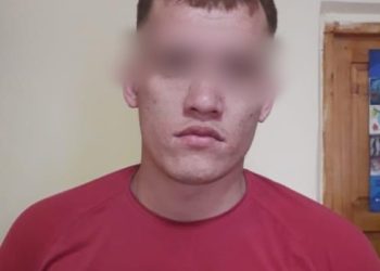 Ош шаарында парктагы эс алуучуларды коркутуп телефонун тоногон шектүү кармалды