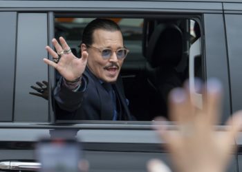 «Зомбулук болгон эмес». Жонни Депп соттон Эмбер Хёрдду утуп чыкты