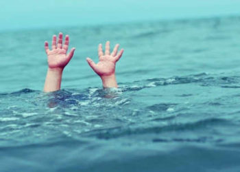 Араванда 1 жаштагы наристе каналга түшүп, чарчап калды