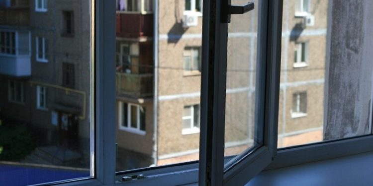 «Экөө бир баланы сүйүп жүргөн». Ошто 5-кабаттан боюн таштаган окуучулардын мындай кадамга барган себеби айтылды