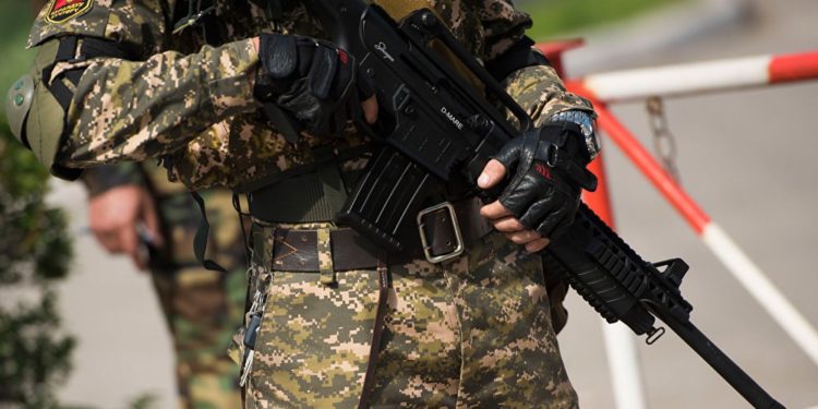 Кыргыз-тажик чек арасындагы ок атышуу. Жаракат алган аскер жасалма дем алдыруучу аппаратка жаткырылды