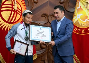 Сурдолимпиадалык оюндарга катышкан машыктыруучулар менен спортчулар сыйланды