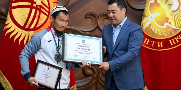 Сурдолимпиадалык оюндарга катышкан машыктыруучулар менен спортчулар сыйланды