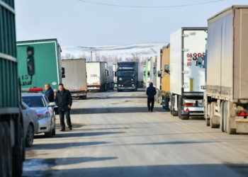 Кордай аркылуу ар бир оор жүк ташуучу унаа контрабандалык товарды алып өтөрү айтылды