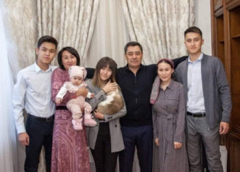 Садыр Жапаров неберелүү болду