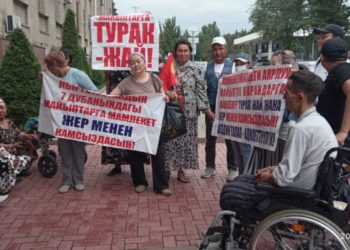 Митингге чыккан ден соолугунун мүмкүнчүлүгү чектелгендер президент менен жолукмай болушту