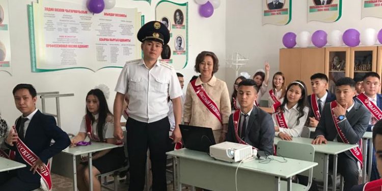 Акыркы коңгуроого байланыштуу Бишкек шаарында тосмолор коюлду