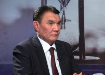 Профсоюздар федерациясынын мурунку төрагасы Мирбек Асанакунов үй камагына чыкты