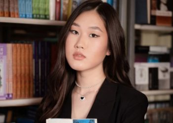 Москвада мектепти алтын медаль менен аяктаган бүтүрүүчү: «Алтын медаль алганыма жакындарым таң калышты» (маек, видео)