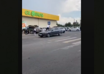 Милиция унаага чыгып, алдыңкы айнегин сындыра тепкен жигитти издеп жатат (видео)