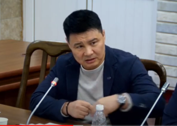 Депутат: «Мурдагы министр жумушка келбей эле 40 миң сом айлык алат экен»