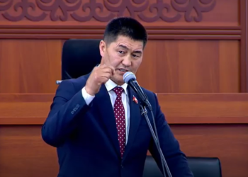 Шайлообек Атазов: «Ак үйдө баары жомоктогудай, эл арасында ак жеринен камалып кеткендер көп»