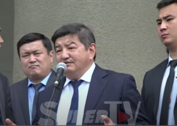 Акылбек Жапаров митингчилерге: «Патент менен иштегенге шарт түзгөндү ойлоноюн, караштырайын»