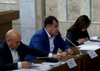 Депутат Бакасов Эдил Байсаловго: «Эсиңиз барда, этегиңизди жыйыңыз»