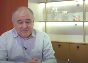 Өмүрбек Текебаев: «Элчилик кызматын Жээнбековдун атынан Дастан Жумабеков сунуштаган. Сот ишиңиз 1 айда бүтөт деген»