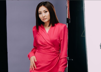 «Уулум «өзүмдүн бөлмөм болсо» деп кыялданып жүрчү». Алып баруучу Назира Айтбекова экинчи ак өргөөсүн алды