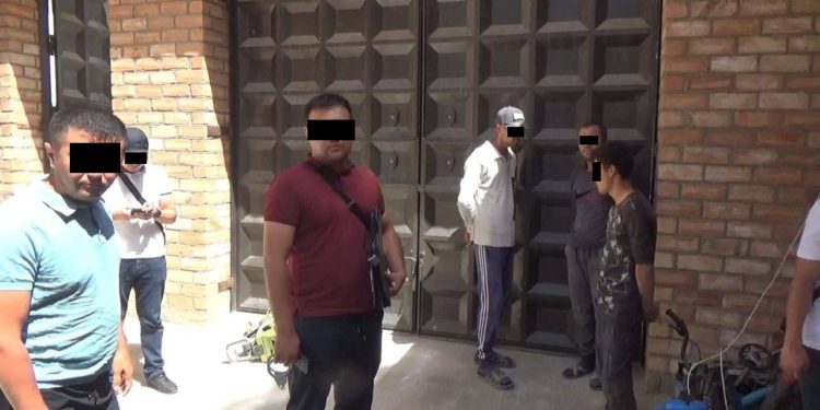 Лейлек РИИБдин жетекчисинин биринин үйүнөн коңшу өлкөнүн 3 жараны табылды